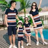 Família combinando roupas pai mãe mãe menino meninas roupas de verão padre filho listrado shorts de camiseta definido para mãe e filha vestidos 230601