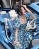 Casual Dresses Vintage Blue Floral Square Collar Puffy Sleeve Dress Summer Fashion Print Style Slein Skein midja Sexig fest kjol