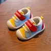 Pierwsze Walkers Spring Infant Buty Dziewczęta Chłopcy swobodny płótno buty Soft na dole Wygodne bez poślizgu dziecięce dziecko Pierwsze Walkers Buty 230601