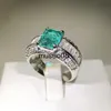 Anéis de banda 2022 NOVO Fashion Emerald Princess Paraiba Casais Anel Para Mulheres Duplo Completo Diamante Cristal Noivado Presente De Aniversário Jóias J230602