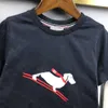 23ss kid designer t shirt koszulka dziecięca maluch tee chłopcy dziewczęta wokół szyi czysta bawełna nadruk z psem narciarskim koszulka z krótkim rękawem wysokiej jakości ubrania dla dzieci