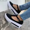 Sandały damskie Vintage Buty klinowe Kobiety Pasek klamra grube dolne płaskie sandały platformowe Stado żeńskie buty Summer 2021 L230518