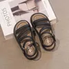 Sandálias Sapatos para Meninas Sandálias 2023 Verão Nova Luz Luxo Moda Infantil Confortável Sapatos Casuais Sandálias Sapatos de Praia Boutique R230603