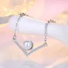 Collane con ciondolo Colore argento 45cm Catene Lettera V Collana a catena per le donne Regali di gioielli per feste con perle di lusso