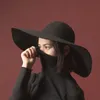 Geniş Memlu Şapkalar Kova Şapkaları Hukaili Retro Style Sıcak Geniş Sebir Yün Fedora Büyük Şapka Siyah Kuşak Şapka Kış Şapkası Kadınlar İçin Parti Kilisesi Düğün Şapkası 230602