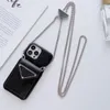Lyxig designer Big Triangle mobiltelefonfodral för iPhone 14 13 12 11 Pro Max Card Slot Holder Pocket Back Fashion Cover Staying Shouling Bag Handbag Chain