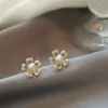 Design Sense Coréen Exquis et Petite Perle Boucles D'oreilles Mode Fille Insolite Accessoires De Luxe Bijoux Pour Femme