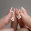 Stud Yeni Kore Daisy Stud Kadınların sıcaklığı için uygun tatlı arı ayçiçeği kristal zirkon küpeler kızlar parti mücevher hediyeleri g230602