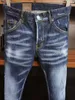 Mäns jeans mode mäns hål spray målade brev tryckning avslappnad trendig high street denim tygbyxor 9811#
