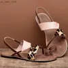 Sommarkvinnor Sandaler 2022 Nya Böhmen Flat Sandals Fashion Leopard Splicing Clip Toe Flip Flops Beach Shoes Kvinnliga Sandalias L230518