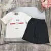 Stok 2-12 yıl tasarımcı çocuk tişört pantolon giyim seti marka çocuklar 2 adet pamuklu giyim erkek bebek kız moda giyim dhgate