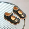 Nya barn plattskor flickor läder prinsessa skor pojkar ren färg sneakers vår / höststudent casual skor