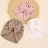 2pcs ملحقات الشعر قبعة دافئة للأطفال في الخريف والشتاء مرنة Jacquard Baby Indian Hat Bow Knot Kninted Hats Caps