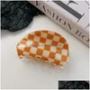 Klämmor Colorf Checkerboard Acetate Hairpin Geometric Semicircle Bath Hair Claw Clip for Women Accessories Drop Leverans smycken Hår Dhruh