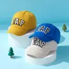 2PCSヘアアクセサリーソリッドカラーキッズ野球帽レターベイビーボーイガールハットカジュアル調整可能な子供ヒップホップ