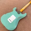 Negozio personalizzato, chitarra elettrica Light Blue ST, pickup SSS Old relic fatto a mano 22 tasti tastiera in legno di rosa spedizione gratuita