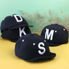 2pcs Haarzubehör Brief bedruckter Baby Baseball Cap Outdoor Casual Kids Sun Hut weiche Baumwolle Kinder Kinder Jungen Mädchen Visor