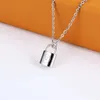 Collier de serrure de créateur Lettres d'argent d'or pour femmes Cadeau de mariage de petite amie incrusté de diamants Bijoux de créateurs de luxe ne se fanent pas cadeaux de fête de mariage