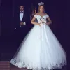 Hors Épaule Robe De Bal Robes De Mariée Dentelle Appliques Arabe Dubaï Robes De Mariée Blanc Tulle Pays Robe De Novia265E