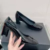 مضخة نسائية لباس حذاء براءة اختراع جلدية كعب مكتنزة 6.5 سم مصمم صندل زلة على النعال الكلاسيكية السوداء الشريحة السود