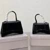 Forme incurvée designer sacs lettre luxes sac à main crocodile à motifs en cuir gaufré matériel sablier détachable sangle femmes sac élégant E23