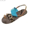 Sommarkvinnor Sandaler 2022 Nya Böhmen Flat Sandals Fashion Leopard Splicing Clip Toe Flip Flops Beach Shoes Kvinnliga Sandalias L230518