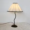 Lampes de table Vintage Wiggle Lamp Lampe de chevet rétro avec abat-jour pétale et base en métal E14 / E27 Ampoule USB AU US EU UK Prise japonaise ou coréenne