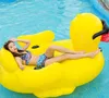 220 cm Uppblåsbar gul anka madrass Swim Pool Floating Island Boat Stora storlekar Swan Floats Floating Aniaml Shape Water Bed Beach342s