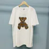 Dessin animé brodé petit ours T-shirt été nouvelle mode décontracté polyvalent lâche tissu autocollant col rond manches courtes T-Shirt pour femmes