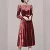 Casual Dresses 2023 Long-sleeved Golden Velvet Dress Elegant Western Lace Mature Royal Sister Women Waist Chic Robe Argent