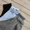 Chaussettes de cheville pour hommes, chaussettes moyennes, motif géométrique, coton doux, mode, sport, loisirs, adaptées au printemps et à l'automne, avec couleurs noir, blanc, gris, 212