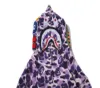 Een Bathing A Ape paarse Camo Shark hoodie met volledige rits