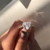 Najnowszy prosty projekt 18k biały złoty pierścionek zaręczynowy kształt serca CZ Diamond Wedding Wedding For Girl R841-M