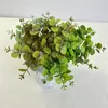 装飾的な花人工植物ユーカリの茎緑の偽の枝は結婚式の花束のテーブルのセンターピースのために葉