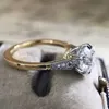 Solitaire Ring Huitan underskattad rund kubikzirkoniumringar för kvinnor Bröllopsförlovningsring eleganta tillbehör Nya trendiga tvåtonsmycken Z0603