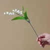 Fleurs décoratives 6 Pcs Artificielle Muguet De La Vallée Faux Blanc Cloche Vent Carillon Orchidée Bouquet De Mariage Peut Fleur Pour La Maison Jardin