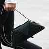 イブニングバッグ2023ファッションキャットウォーク女性ハンドバッグパッチワークラダーシェイプショルダーバッグクラムシェルデザイナークラシックトート電話財布