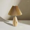 Tafellampen Retro Geplooide Houten Lamp Homestay Creatieve Koreaanse stijl Decoratief Voor Slaapkamer E14