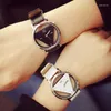 Relógios de pulso masculinos femininos com design exclusivo unissex quartzo oco mostrador triangular relógios de pulso pretos modernos