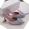 Kapcia dla kobiet Slajdów sandały butów butów barowe buty designerskie moda gęste obcasy obcasy plażowe leniwe seksowne metalowe obcasy ślad balowy rozmiar 35-42 z pudełkiem