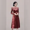 Casual Dresses 2023 Long-sleeved Golden Velvet Dress Elegant Western Lace Mature Royal Sister Women Waist Chic Robe Argent