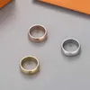 Band Mode Klassiek Designer Ringen Merk Letter Mannen en Vrouwen Koppels 18k Vergulde Ring Lichtecht Anti-allergieën Vakantie Cadeau Sieraden