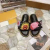 أعلى جودة مصممة للنساء صندل شريحة شريحة الصيف شقة الكعب العلامة التجارية Corium Shoes L Color Leathe Classic Beach Leather Leather Sandles Slippers Slippers