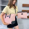 HOT23 Marcas de diseñador de lujo Bolsos de compras Mujeres Triángulo Etiqueta Impermeable Ocio Bolsa de viaje Gran capacidad Nylon Mamá Tote Señoras Bolso de hombro Bolso Banquete