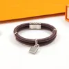 Brand New Bracelet En Cuir Charme Pendentif Lettre Bracelet Mode Boucle Magnétique Neutre Haute Qualité Bijoux Femmes Hommes Bracelet En Gros Designer Bracelet