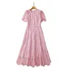 Летнее розовое цветочное кружевное платье с коротки