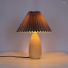 Tafellampen Retro Geplooide Houten Lamp Homestay Creatieve Koreaanse stijl Decoratief Voor Slaapkamer E14