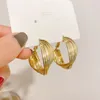 Brincos de argola minimalista grande círculo geométrico redondo distorção entrelaçado torção de metal grande para mulheres joias de festa de casamento