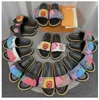 أعلى جودة مصممة للنساء صندل شريحة شريحة الصيف شقة الكعب العلامة التجارية Corium Shoes L Color Leathe Classic Beach Leather Leather Sandles Slippers Slippers
