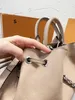 2023 Les nouvelles femmes doivent acheter un sac seau à cordon évidé, un sac en cuir de haute qualité avec une collocation arbitraire, peut contrôler une variété d'occasions